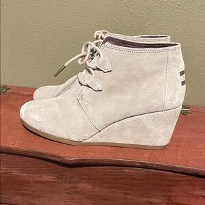 Women's Toms Suede Wedge Ankle Boots Size 8.5